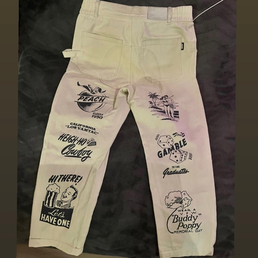 Graphic Jeans